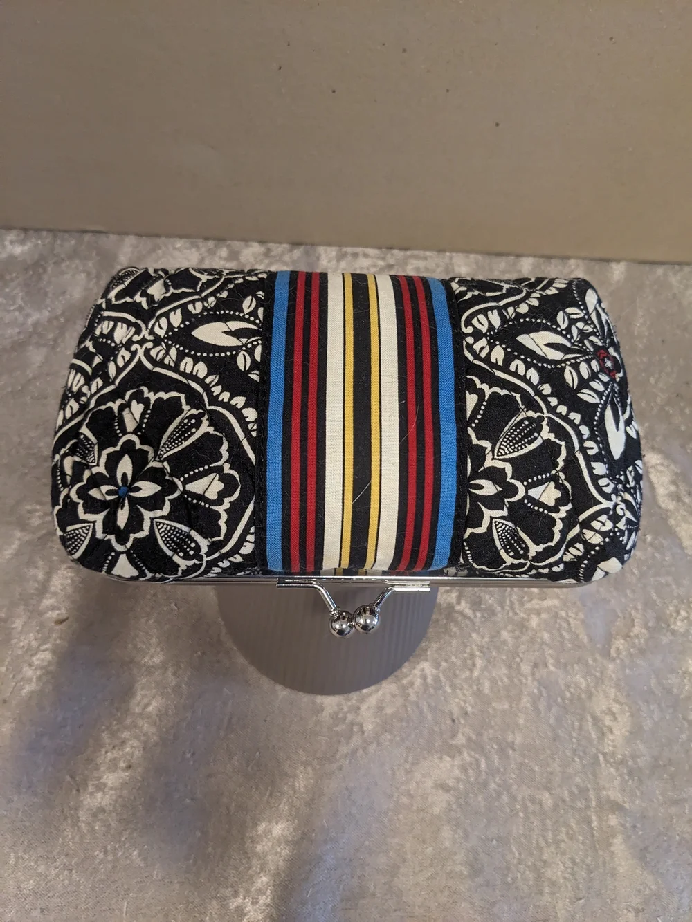 Vera Bradley Kiss & Make Up Cosmetic Bag- Barcelona - RARE Retired 2010